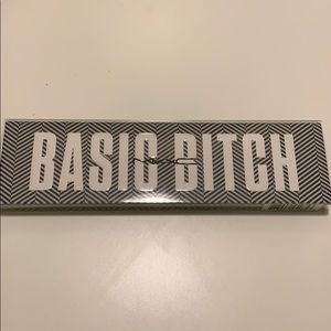 MAC girls Basic Bitch Palette